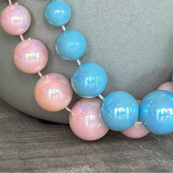 2 Vintage beaded necklaces. Pearlized colors pink blue - Picture 2 of 8